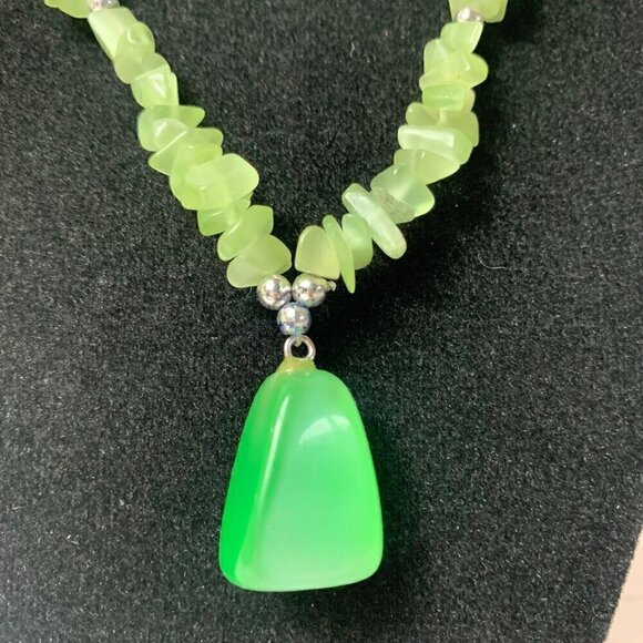 Vintage Green Cats Eye Pendant Gem Necklace - Picture 4 of 8